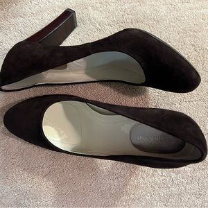 Vintage Calvin Klein Dark Brown Suede shoes size 7 pumps
